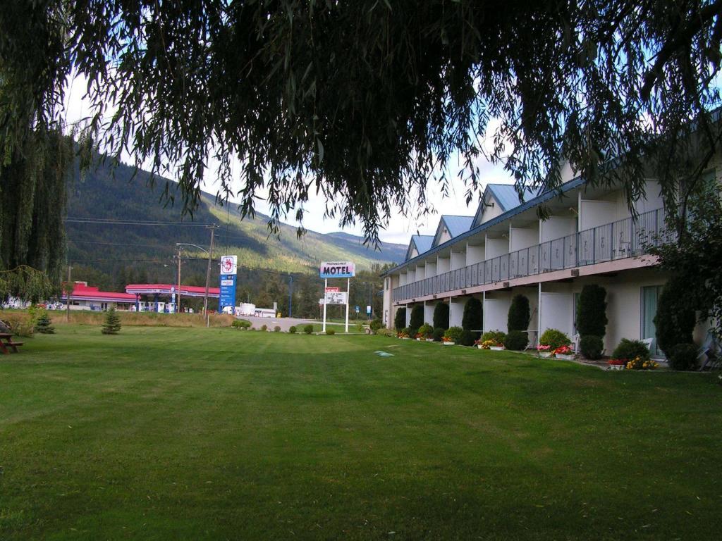 Monashee Motel Sicamous Zewnętrze zdjęcie