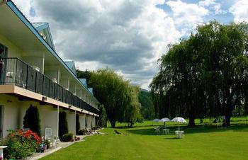 Monashee Motel Sicamous Zewnętrze zdjęcie