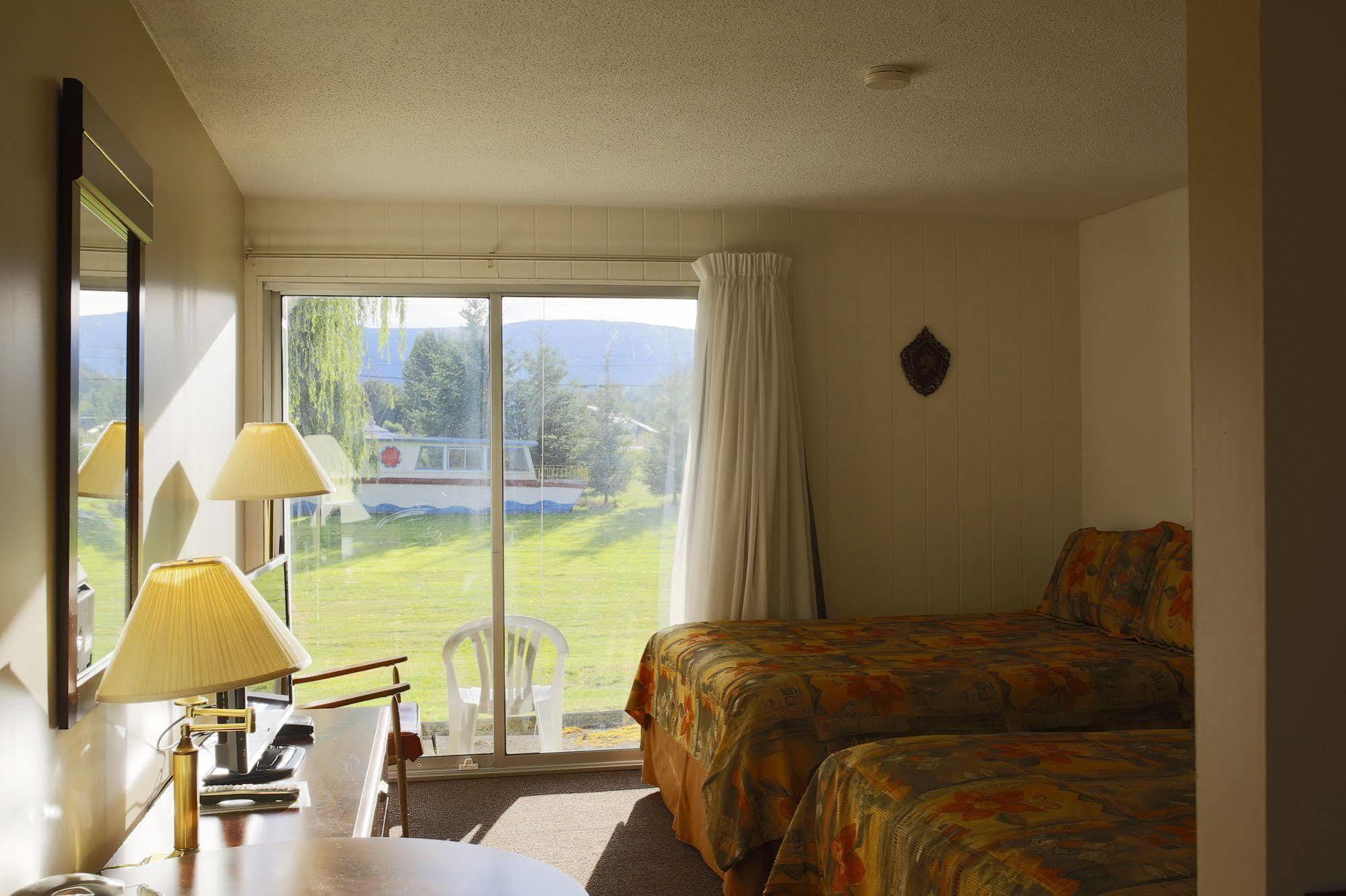 Monashee Motel Sicamous Zewnętrze zdjęcie