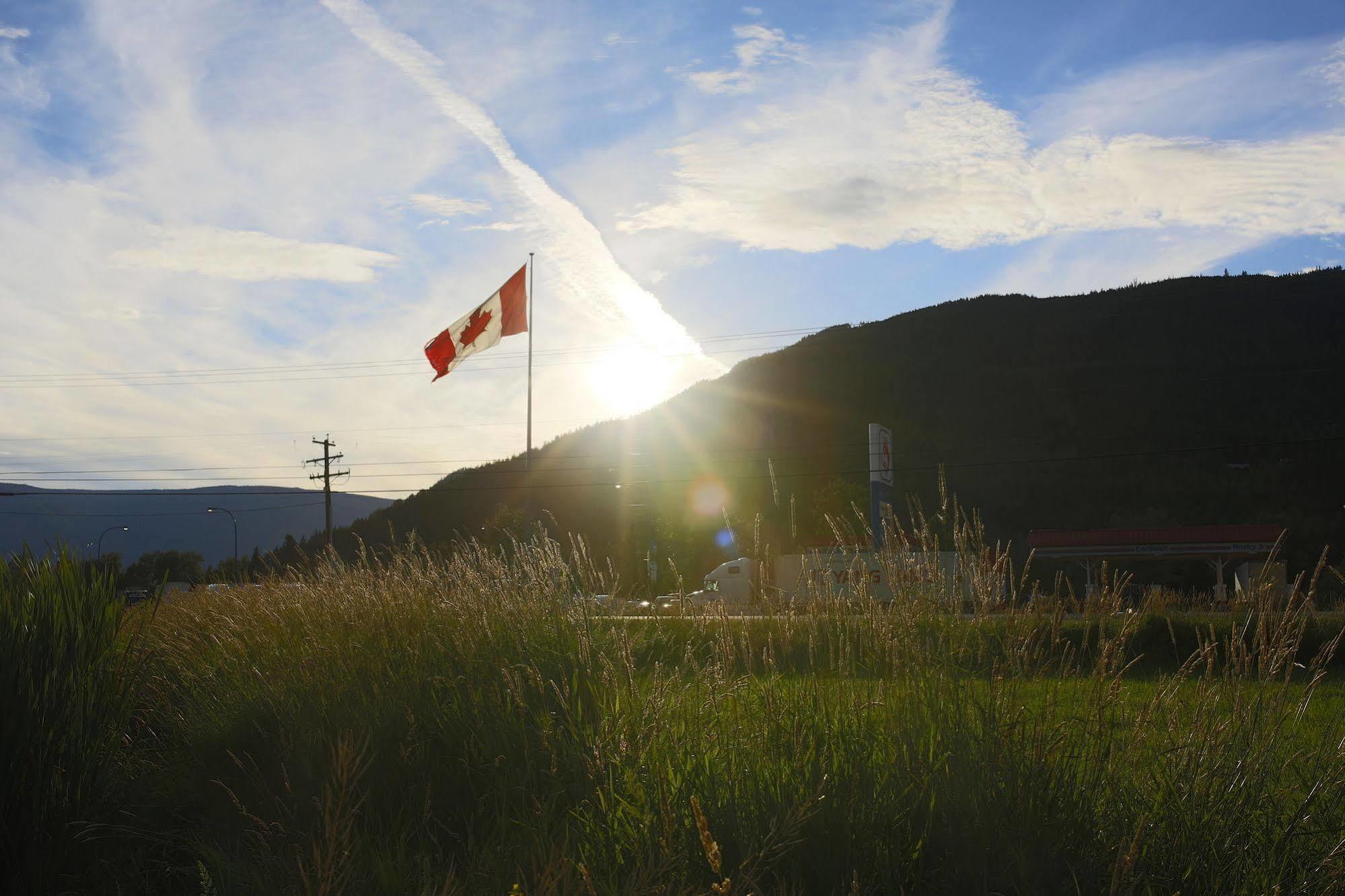 Monashee Motel Sicamous Zewnętrze zdjęcie