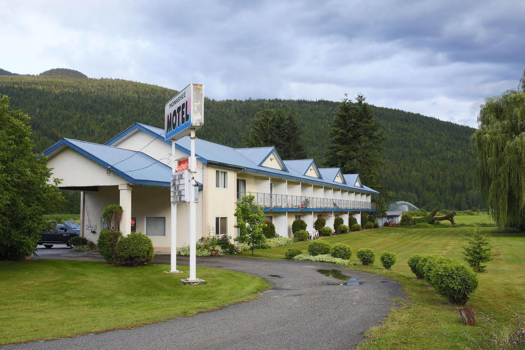 Monashee Motel Sicamous Zewnętrze zdjęcie