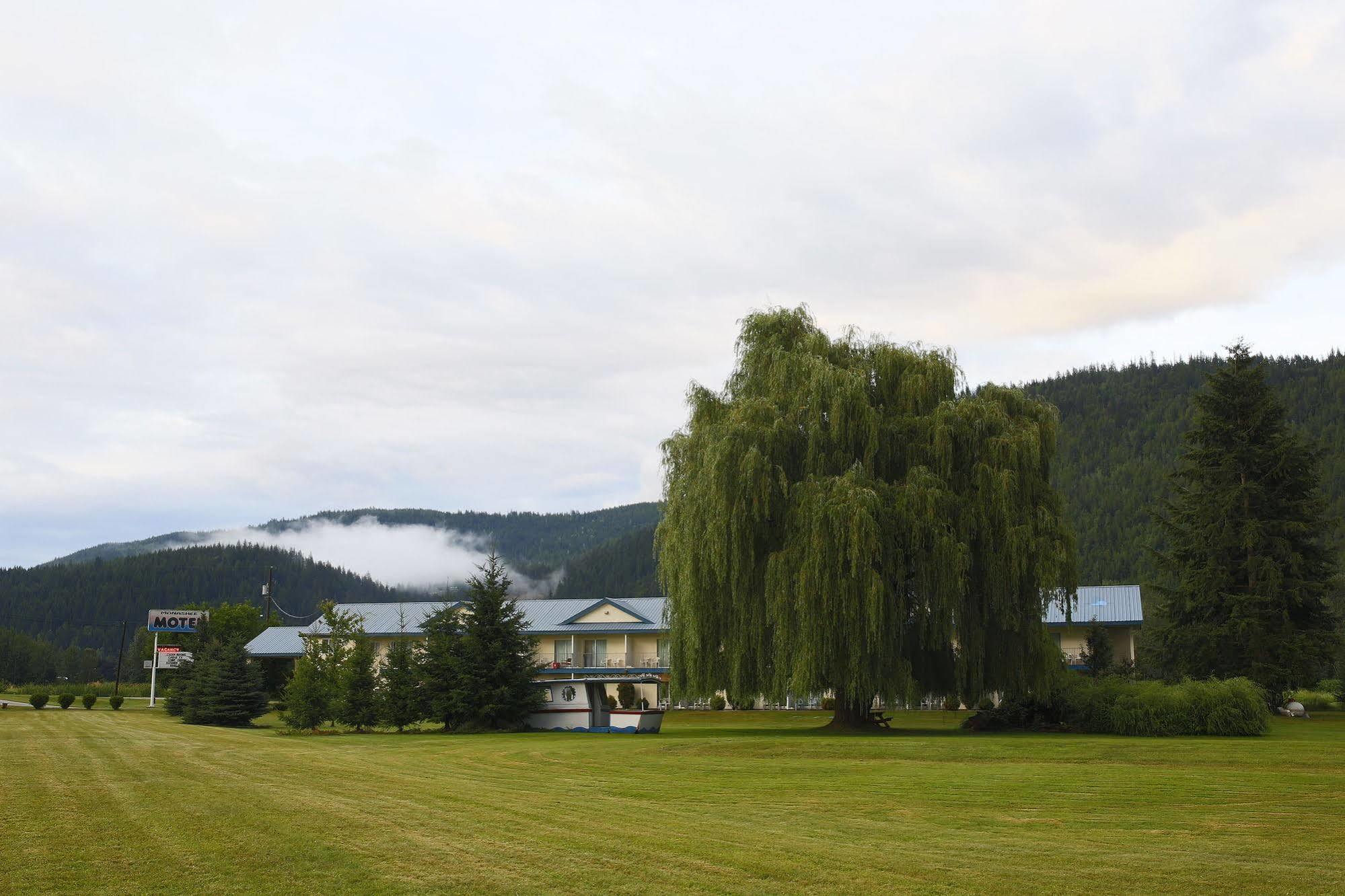 Monashee Motel Sicamous Zewnętrze zdjęcie